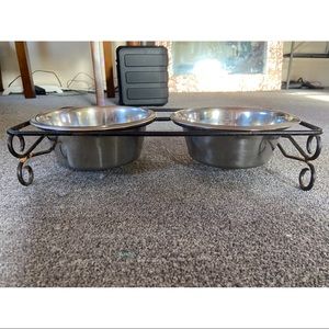 Pet food & water dishes with stand